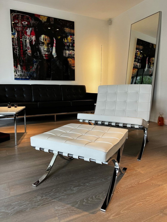 Image 1 of Knoll Set Barcelona Nieuw-Nooit Gebruikt Wit Leer Ontwerp L. Mies Van Der Rohe En Lilly Reich 1929