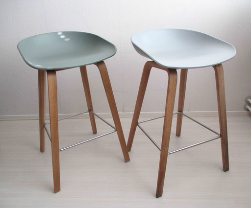 Twee Hay About A Stool Aas 32 Barkrukken