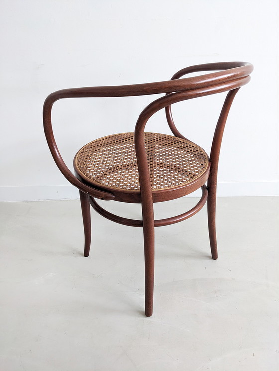 Image 1 of 6x 'no. 209' eetkamerstoelen van Thonet 1980's