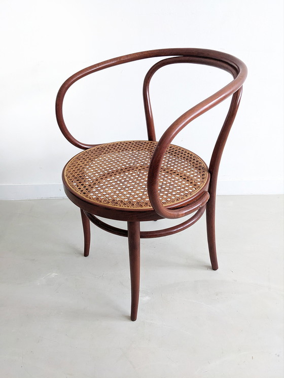 Image 1 of 6x 'no. 209' eetkamerstoelen van Thonet 1980's