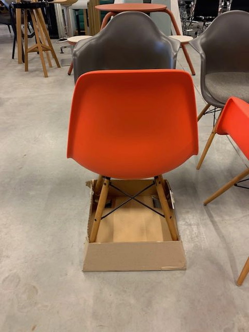 Vitra Eames DSW stoel 