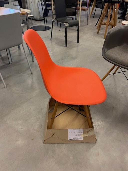 Vitra Eames DSW stoel 