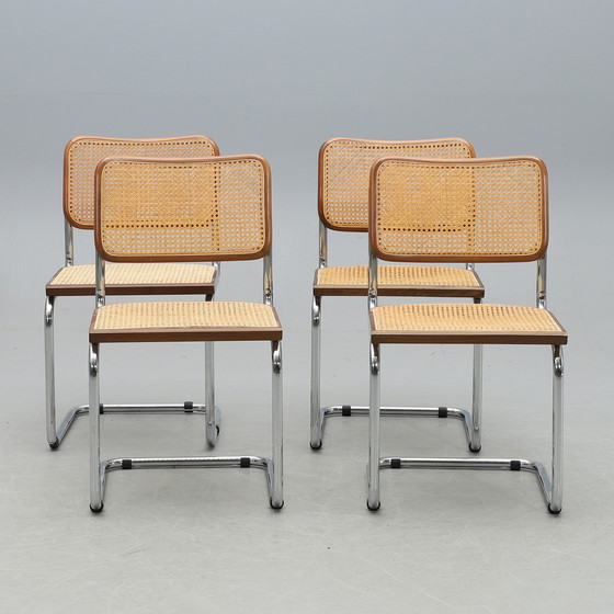 Image 1 of 2 B32 stoelen donker beuken onderstel Marcel BREUER Italië