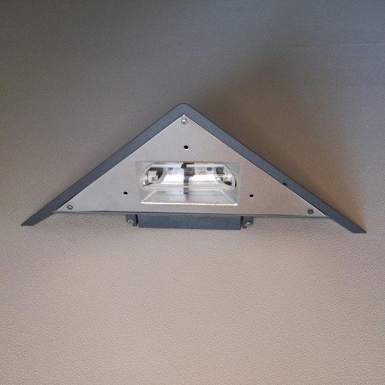 Image 1 of Driehoekige wandlamp uit het ruimtetijdperk