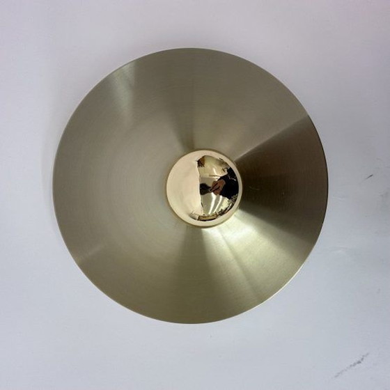 Image 1 of Mid Century design gouden wandlamp disc , jaren 1970