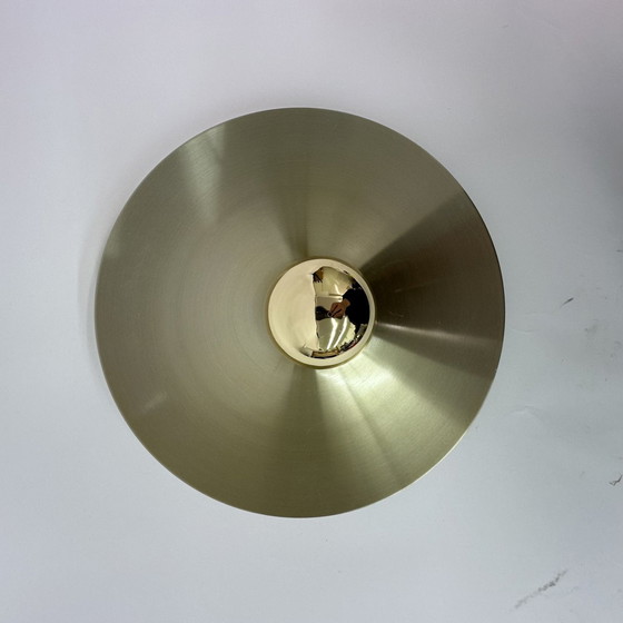 Image 1 of Mid Century design gouden wandlamp disc , jaren 1970