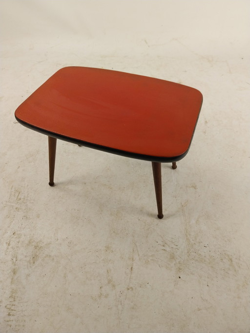 1 x plantentafel in rood vinyl met mooie gevormde pootjes 