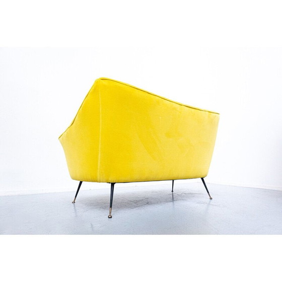 Image 1 of Paar vintage sofa's in gele stof, Italië 1960