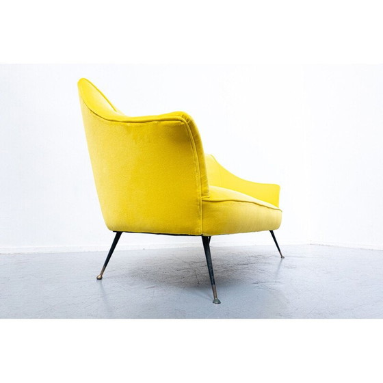 Image 1 of Paar vintage sofa's in gele stof, Italië 1960