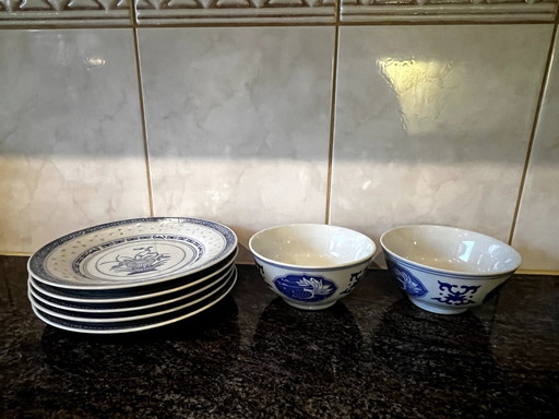 Chinees Porseleinen Servies, 4 Schoteltjes En Twee Kopjes