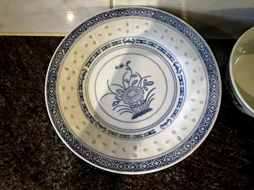 Chinees Porseleinen Servies, 4 Schoteltjes En Twee Kopjes