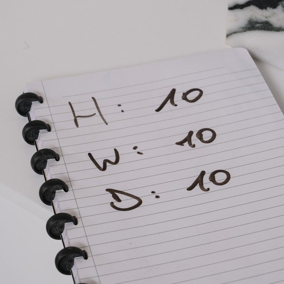 Image 1 of Vintage Italiaans vierkant in marmer, jaren 1970