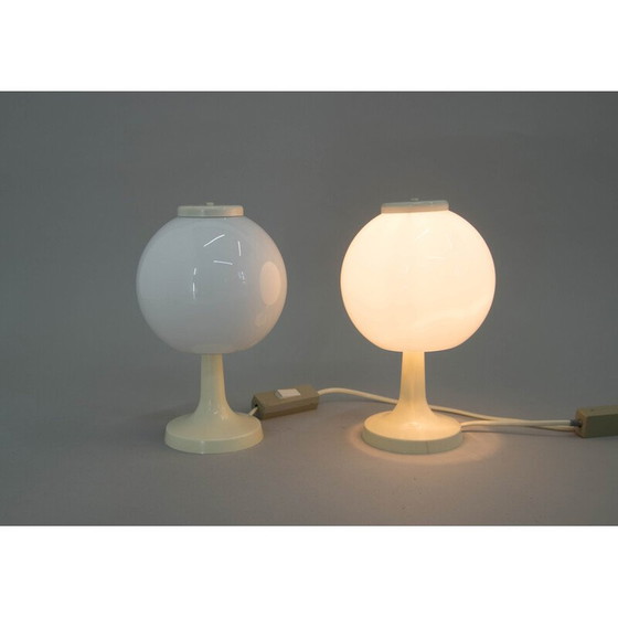 Image 1 of Paar vintage melkglas en plastic tafellampen, Tsjechoslowakije 1970