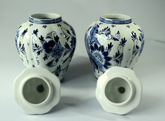 Image 1 of 2 Delftse vazen met deksel als set, handbeschilderd, vintage
