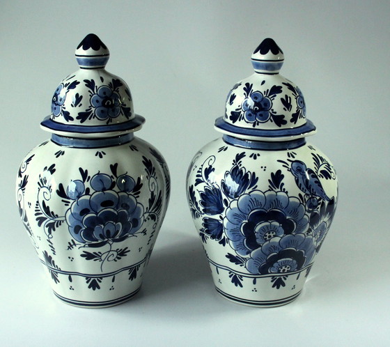 Image 1 of 2 Delftse vazen met deksel als set, handbeschilderd, vintage