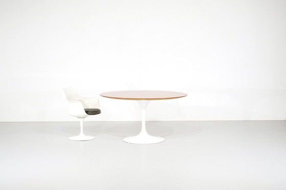 Image 1 of Houten tafel "Tulip" van Eero Saarinen voor Knoll International, VS 1958.