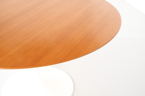 Image 1 of Houten tafel "Tulip" van Eero Saarinen voor Knoll International, VS 1958.