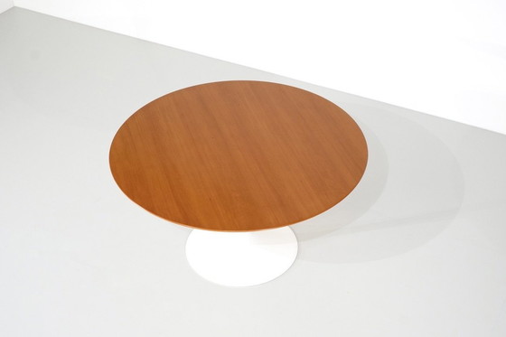 Image 1 of Houten tafel "Tulip" van Eero Saarinen voor Knoll International, VS 1958.