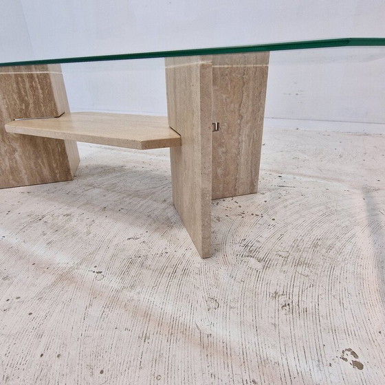 Image 1 of Vintage travertijn en geslepen glazen salontafel, Italië 1980