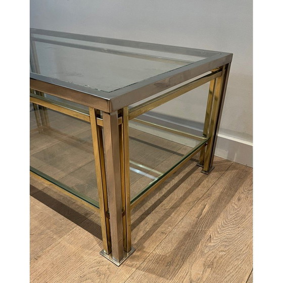 Image 1 of Modernistische salontafel van chroom en verguld metaal met drie poten. Frans werk in de stijl van Willy Rizzo. Circa 1970