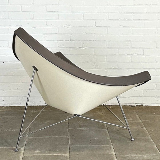 Image 1 of Iconische Vitra Coconut Chair – Modernistisch Design in Grijs Leer