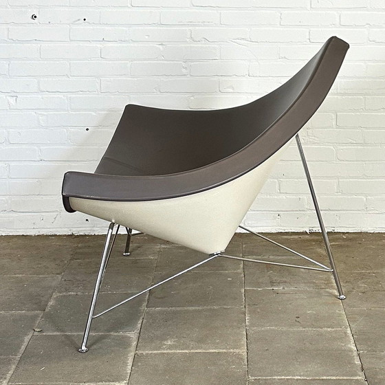 Image 1 of Iconische Vitra Coconut Chair – Modernistisch Design in Grijs Leer