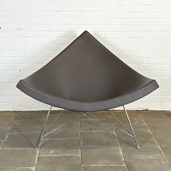 Image 1 of Iconische Vitra Coconut Chair – Modernistisch Design in Grijs Leer