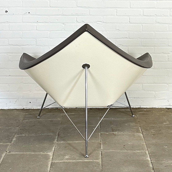 Image 1 of Iconische Vitra Coconut Chair – Modernistisch Design in Grijs Leer