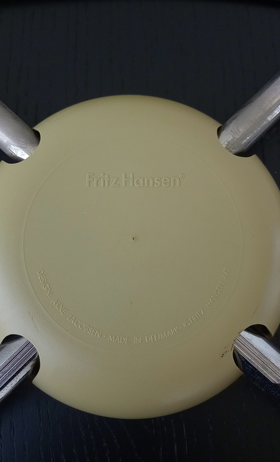 Image 1 of 4x Arne Jacobsen 3107 leren stoelen