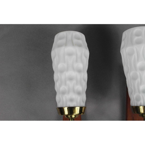 Image 1 of Paar vintage wandlampen met messing en opaline glas, Denemarken 1960