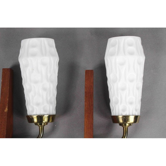 Image 1 of Paar vintage wandlampen met messing en opaline glas, Denemarken 1960