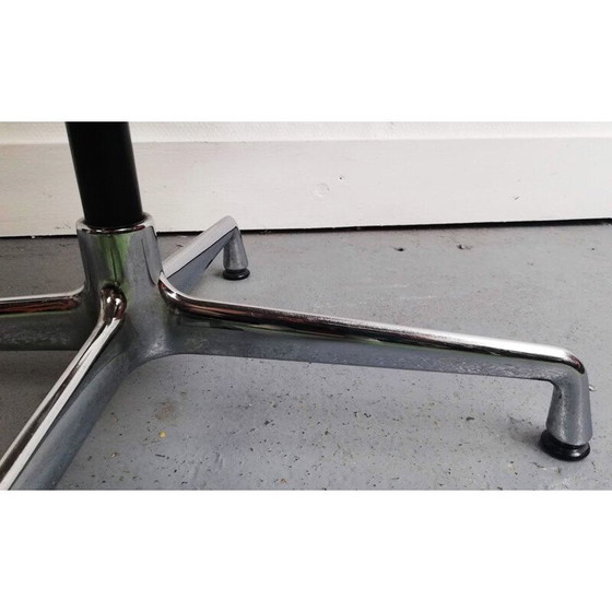 Image 1 of EA105 vintage stoel van Charles & Ray Eames voor Vitra