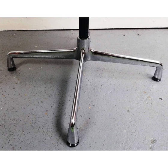 Image 1 of EA105 vintage stoel van Charles & Ray Eames voor Vitra
