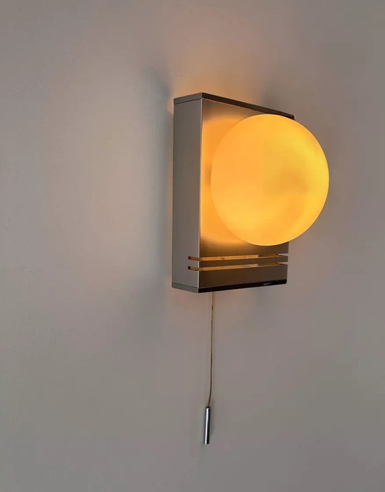 Image 1 of Vintage wandlamp, Chroom en Opaline, Frankrijk 1970