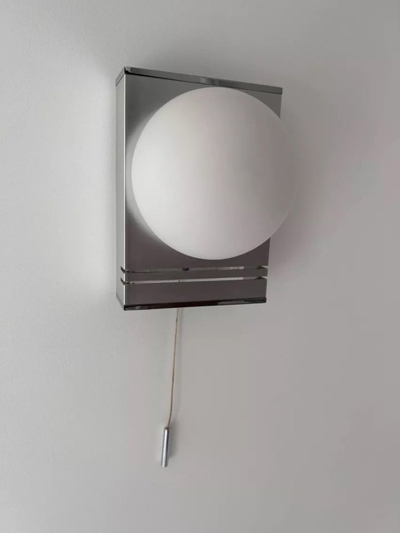 Image 1 of Vintage wandlamp, Chroom en Opaline, Frankrijk 1970