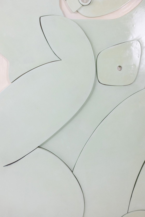 Image 1 of Gesneden celadon lakpaneel. Eigentijds.