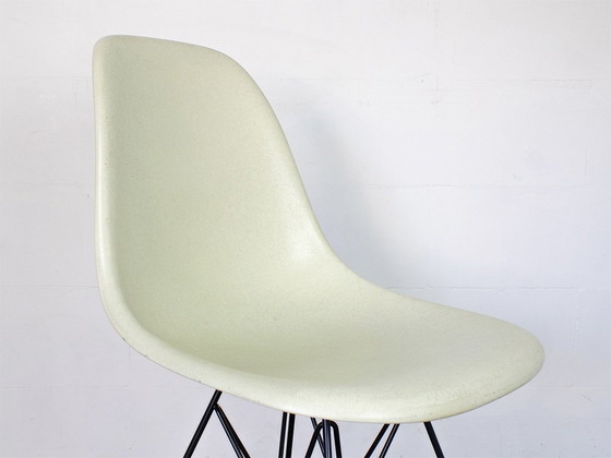 Image 1 of Vitra Originele Dsr In Parchment Glasfiber Design Charles Eames