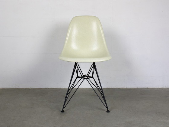 Image 1 of Vitra Originele Dsr In Parchment Glasfiber Design Charles Eames