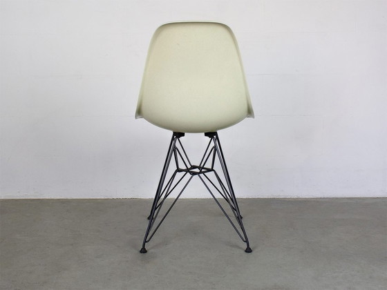 Image 1 of Vitra Originele Dsr In Parchment Glasfiber Design Charles Eames