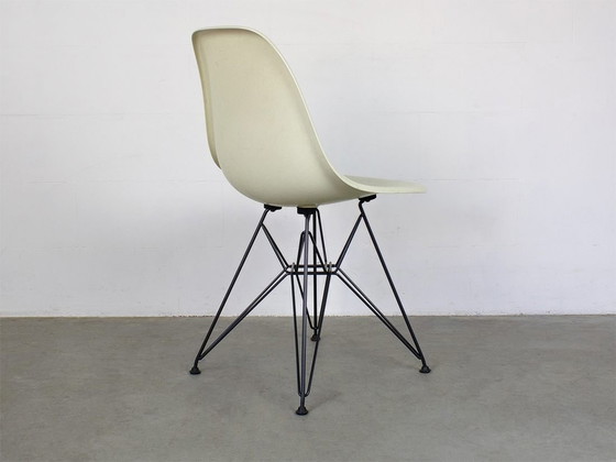 Image 1 of Vitra Originele Dsr In Parchment Glasfiber Design Charles Eames