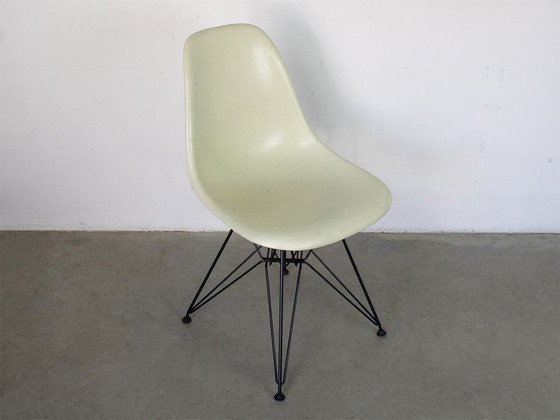 Image 1 of Vitra Originele Dsr In Parchment Glasfiber Design Charles Eames