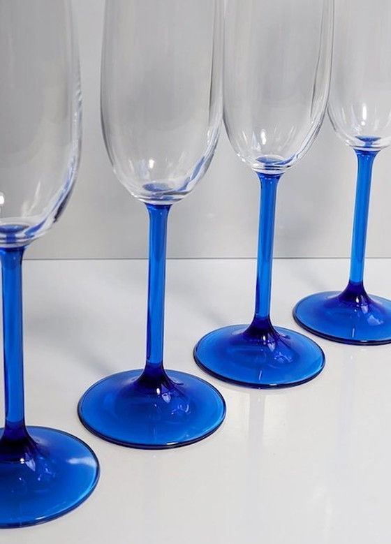 Image 1 of 4 Vintage Franse Champagneglazen Kristalglas Blauw Luminarc jaren 80