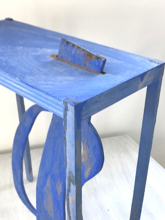 Image 1 of Klaas Gubbels houten Object blauwe tafel + ketel