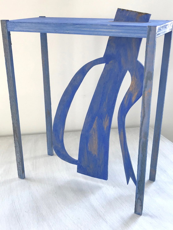 Image 1 of Klaas Gubbels houten Object blauwe tafel + ketel