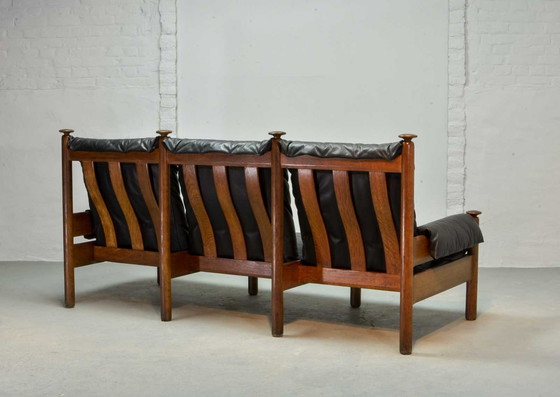 Image 1 of Robuuste Mid Century Scandinavische 3-zitsbank van glad zwart leer, 1960