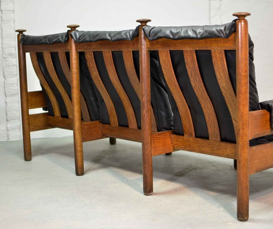 Image 1 of Robuuste Mid Century Scandinavische 3-zitsbank van glad zwart leer, 1960