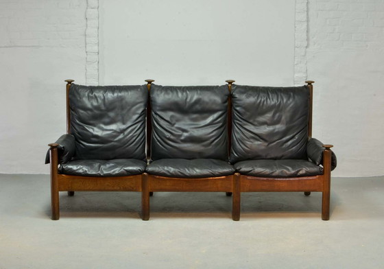 Image 1 of Robuuste Mid Century Scandinavische 3-zitsbank van glad zwart leer, 1960