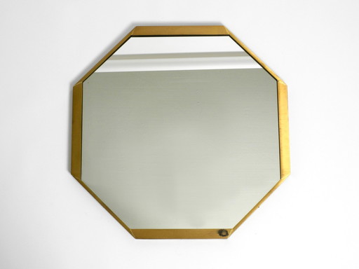 Grote Italiaanse Mid Century Moderne Octagonale Messing Wandspiegel Met Een Licht Mooi Patina