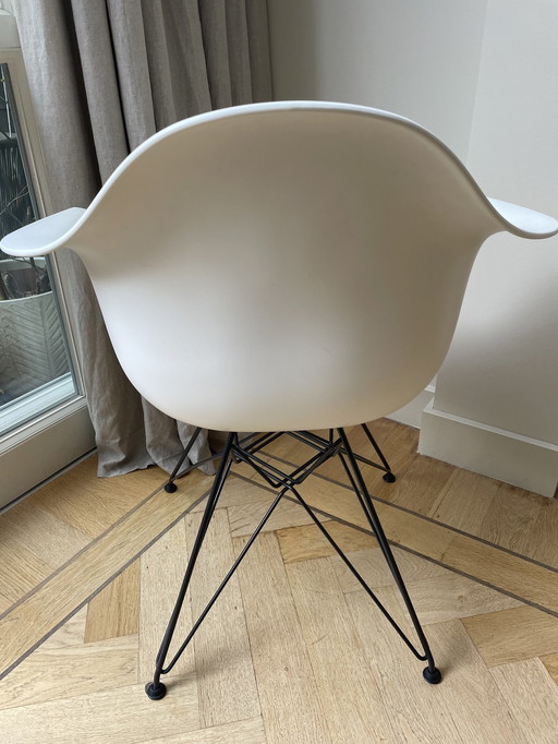 Vitra Eames Dar Stoel- Wit