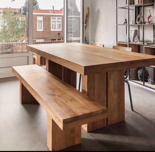 Massief teakhouten tafel met bank